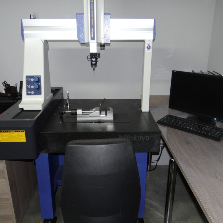 Handgeführte Messmaschine Mitutoyo CRYSTA-Apex  M 544